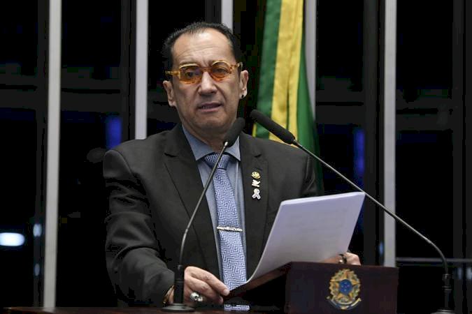 Senador apresenta PL que agrava crimes cometidos por agentes públicos com porte de armas