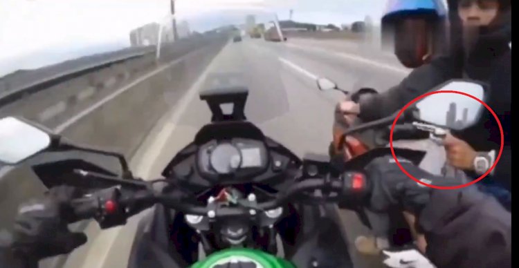 Motociclista é ameaçado por ladrões em rodovia de São Paulo; um foi preso